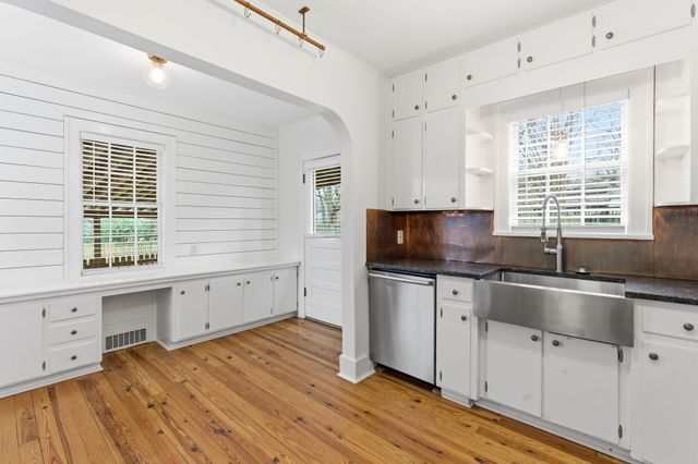 1410 E Riverwood Dr, Nashville, TN 37216