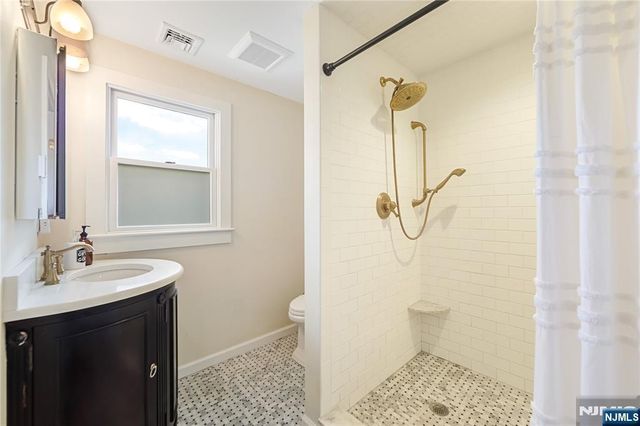 22 Center Street, Midland Park, NJ 07432