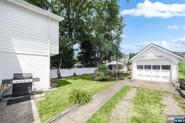 22 Center Street, Midland Park, NJ 07432
