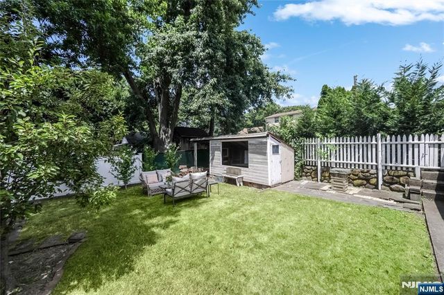 22 Center Street, Midland Park, NJ 07432