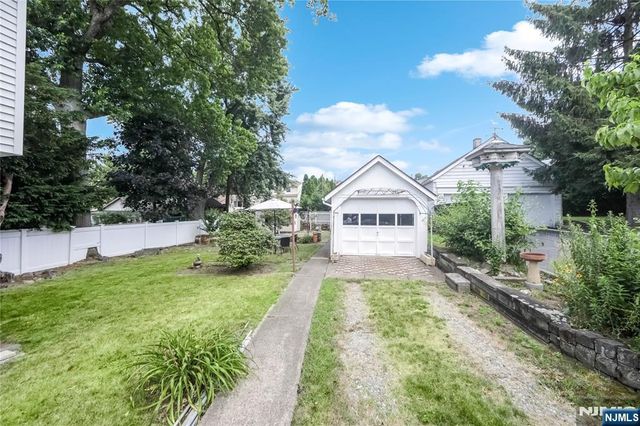 22 Center Street, Midland Park, NJ 07432
