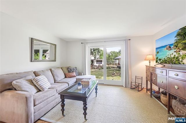 22 Center Street, Midland Park, NJ 07432