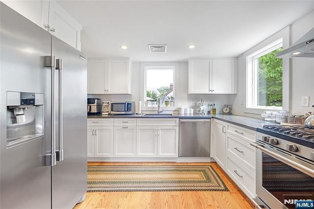 22 Center Street, Midland Park, NJ 07432