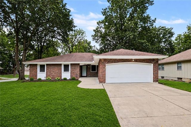 821 NE Cedar Street, Lee's Summit, MO 64086