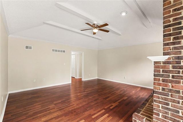 821 NE Cedar Street, Lee's Summit, MO 64086