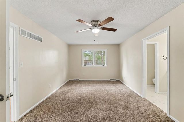 821 NE Cedar Street, Lee's Summit, MO 64086