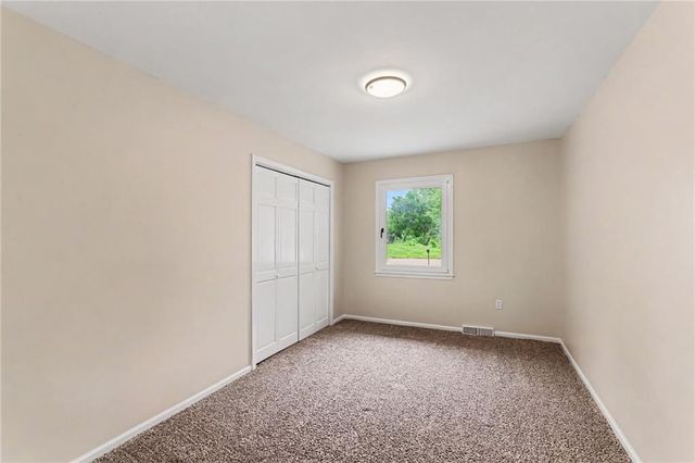 821 NE Cedar Street, Lee's Summit, MO 64086