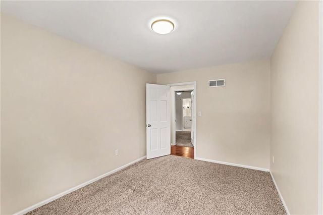 821 NE Cedar Street, Lee's Summit, MO 64086