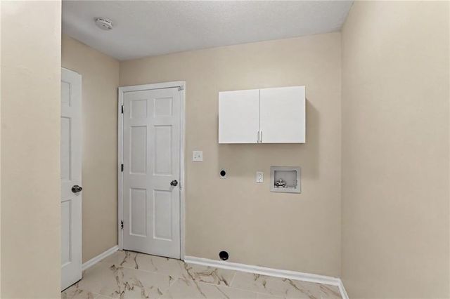 821 NE Cedar Street, Lee's Summit, MO 64086