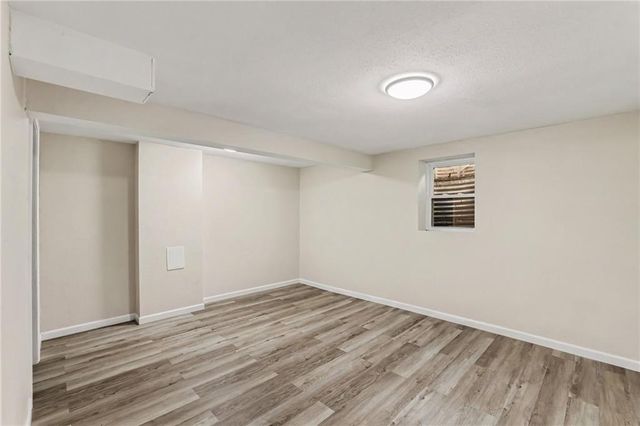 821 NE Cedar Street, Lee's Summit, MO 64086