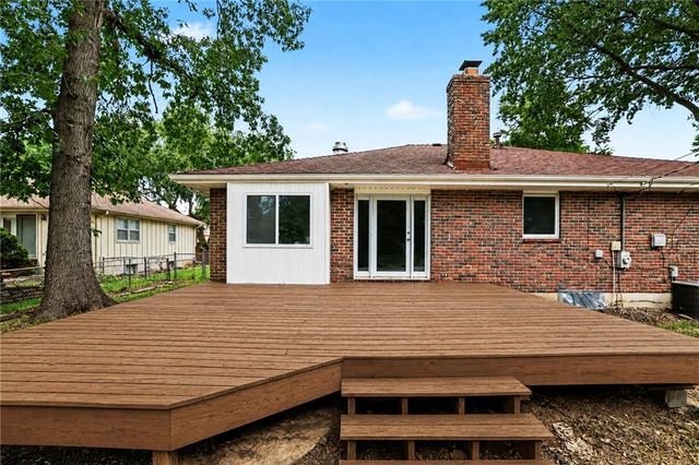 821 NE Cedar Street, Lee's Summit, MO 64086