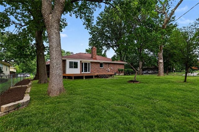 821 NE Cedar Street, Lee's Summit, MO 64086