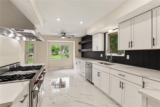 821 NE Cedar Street, Lee's Summit, MO 64086