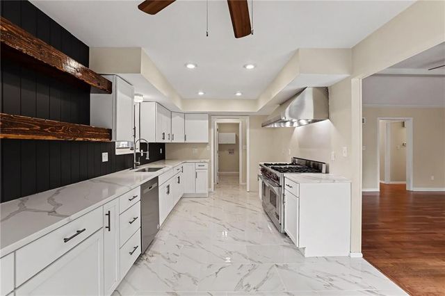 821 NE Cedar Street, Lee's Summit, MO 64086