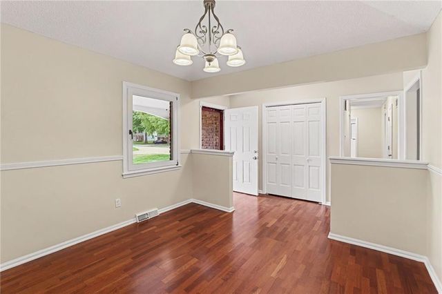 821 NE Cedar Street, Lee's Summit, MO 64086