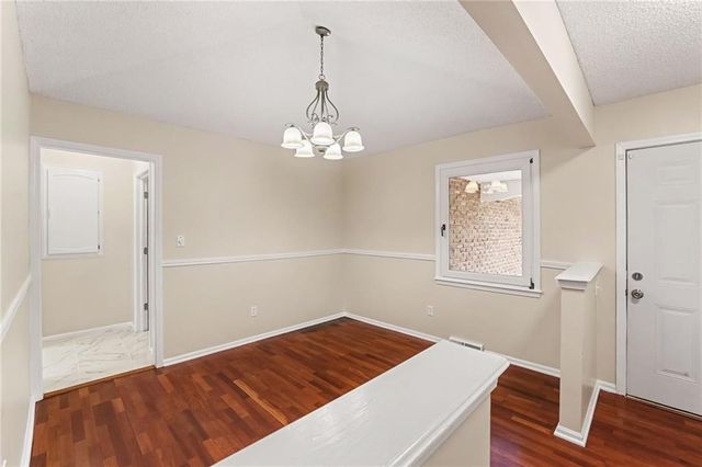 821 NE Cedar Street, Lee's Summit, MO 64086