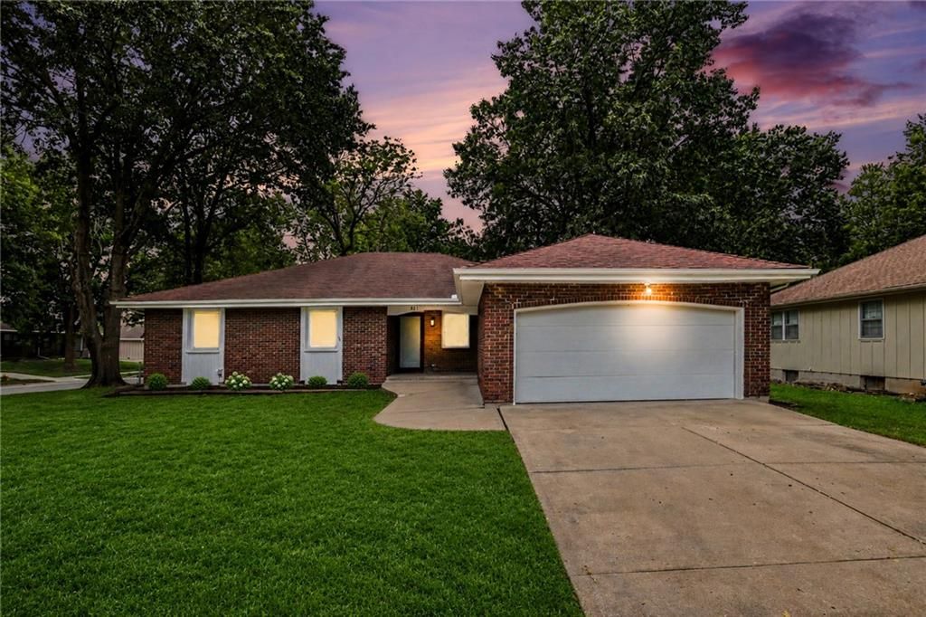 821 NE Cedar Street, Lee's Summit, MO 64086