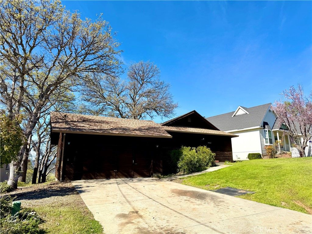 Image 4 of property listing at 20764 Powder Horn, Hidden Valley Lake, CA 95467