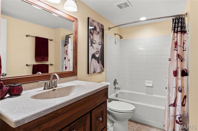 913 Maison Ladue Drive, St Louis, MO 63141