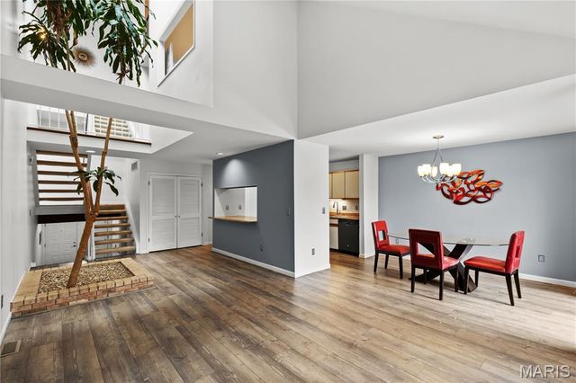 913 Maison Ladue Drive, St Louis, MO 63141