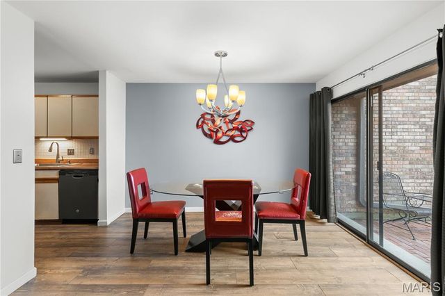 913 Maison Ladue Drive, St Louis, MO 63141