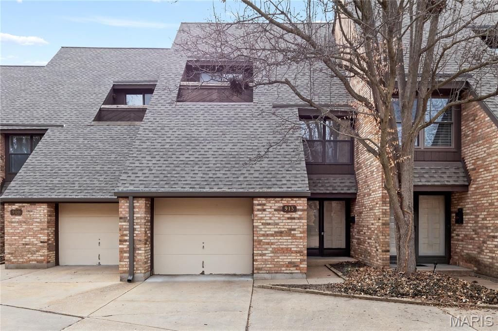 913 Maison Ladue Drive, St Louis, MO 63141