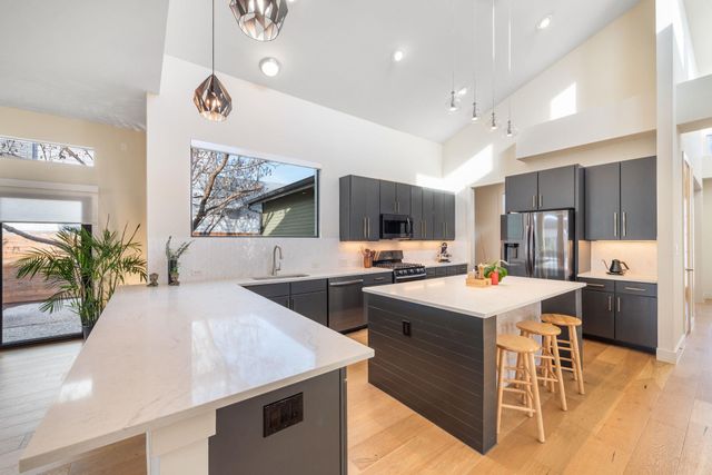 3006 Garden Villa LN, Austin, TX 78704