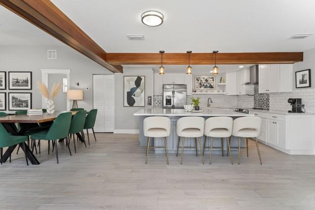 6106 N LYNN AVENUE, Tampa, FL 33604