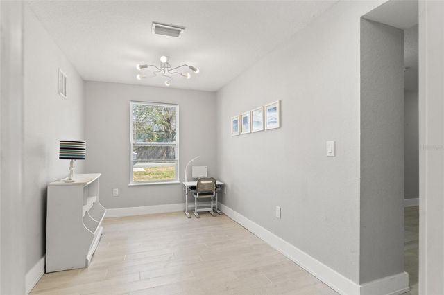 6106 N LYNN AVENUE, Tampa, FL 33604