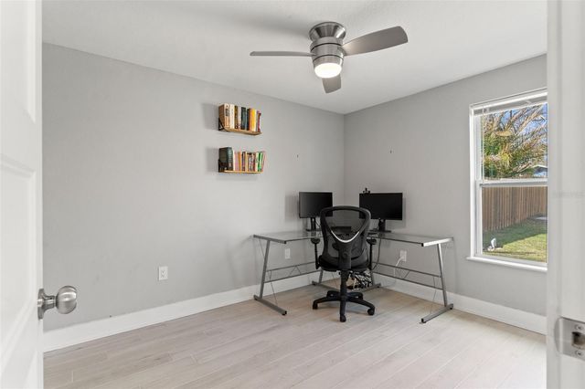 6106 N LYNN AVENUE, Tampa, FL 33604