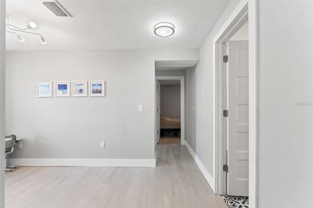 6106 N LYNN AVENUE, Tampa, FL 33604