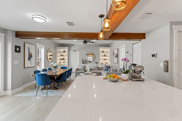 6106 N LYNN AVENUE, Tampa, FL 33604