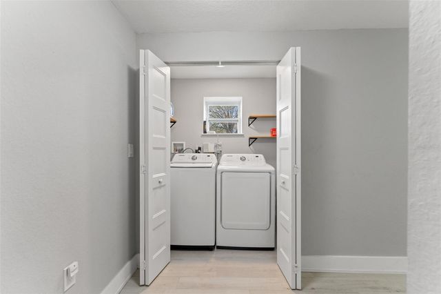 6106 N LYNN AVENUE, Tampa, FL 33604