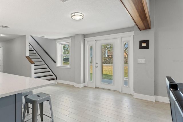 6106 N LYNN AVENUE, Tampa, FL 33604