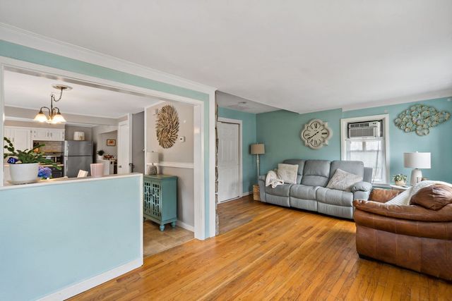 37 Platt Street, Bristol, RI 02809