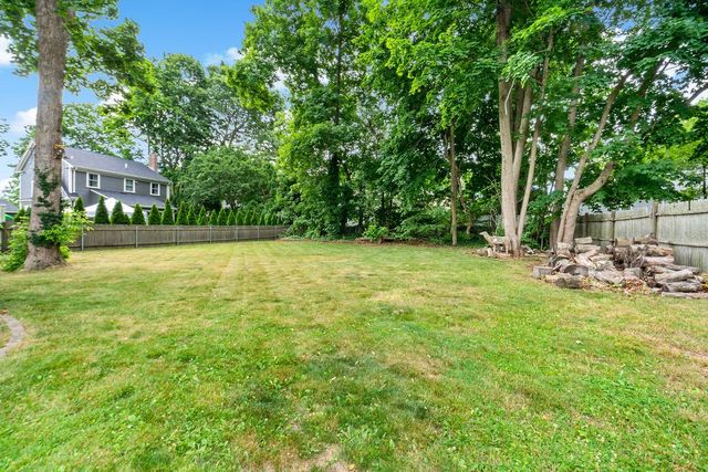 37 Platt Street, Bristol, RI 02809