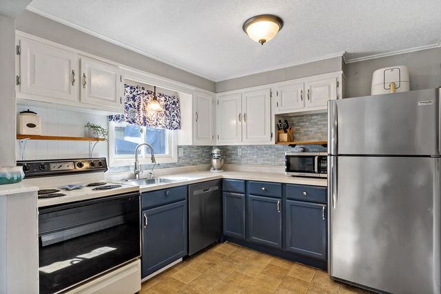 37 Platt Street, Bristol, RI 02809