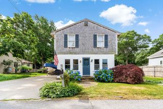 37 Platt Street, Bristol, RI 02809