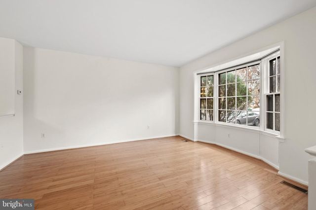 2880 KELLY SQ, Vienna, VA 22181