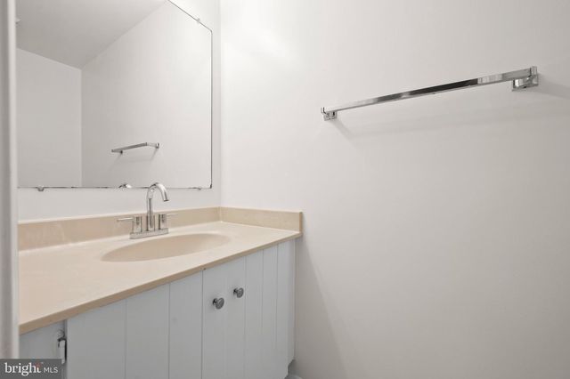 2880 KELLY SQ, Vienna, VA 22181