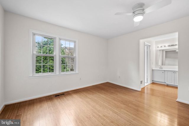 2880 KELLY SQ, Vienna, VA 22181