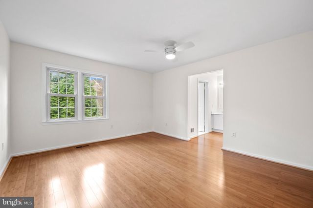 2880 KELLY SQ, Vienna, VA 22181