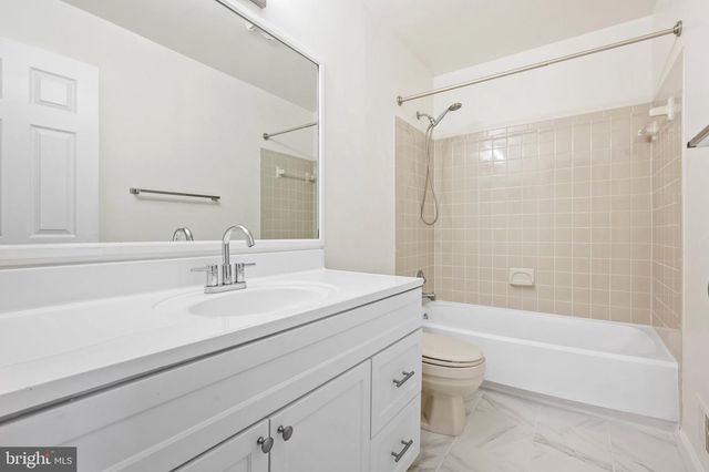 2880 KELLY SQ, Vienna, VA 22181