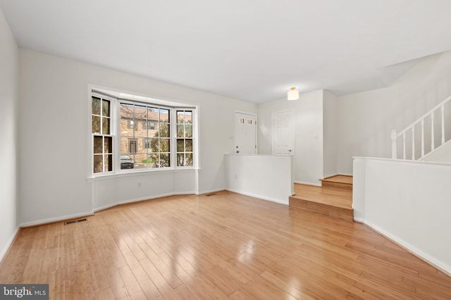 2880 KELLY SQ, Vienna, VA 22181