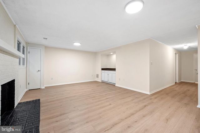 2880 KELLY SQ, Vienna, VA 22181