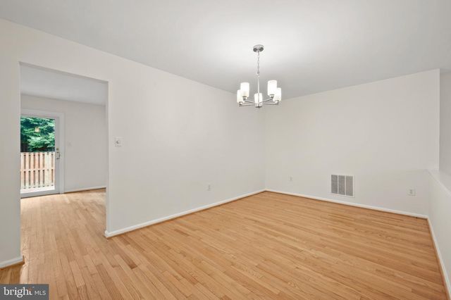 2880 KELLY SQ, Vienna, VA 22181