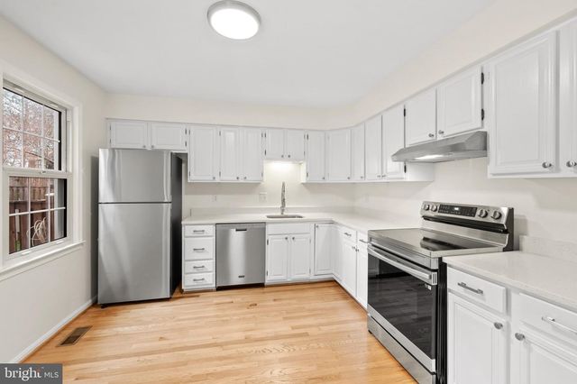 2880 KELLY SQ, Vienna, VA 22181