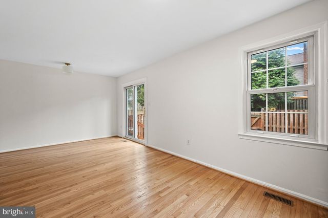 2880 KELLY SQ, Vienna, VA 22181