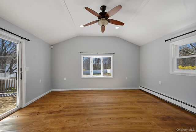 310 Jamaica Avenue, Medford, NY 11763