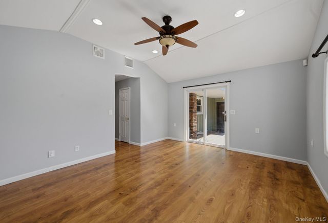 310 Jamaica Avenue, Medford, NY 11763